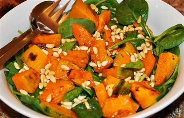 Hạt bí ngô kết hợp với sa lát