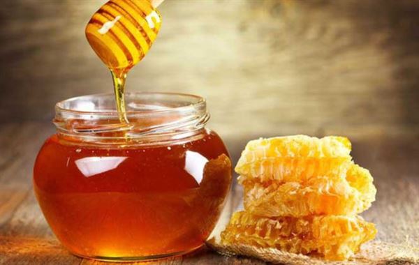Mật ong cũng là vị dược liệu cực tốt cho làn da
